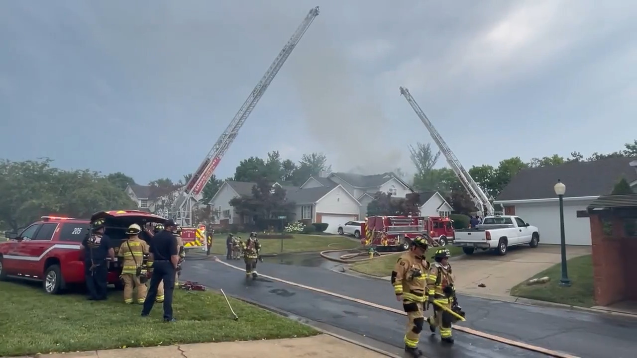 Lexington firefighters respond to a home fire on Zoeller Ct. (Video ...