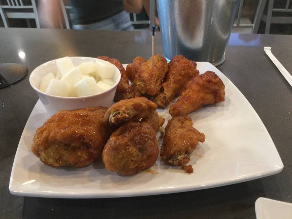 Soy-garlic or spicy? Bonchon fried chicken already has found fans