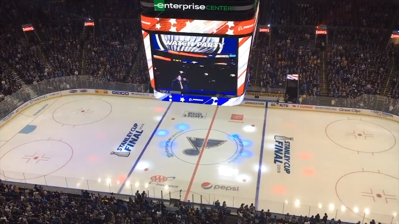 Blues fans sing National Anthem when broadcast goes out at Stanley Cup watch party