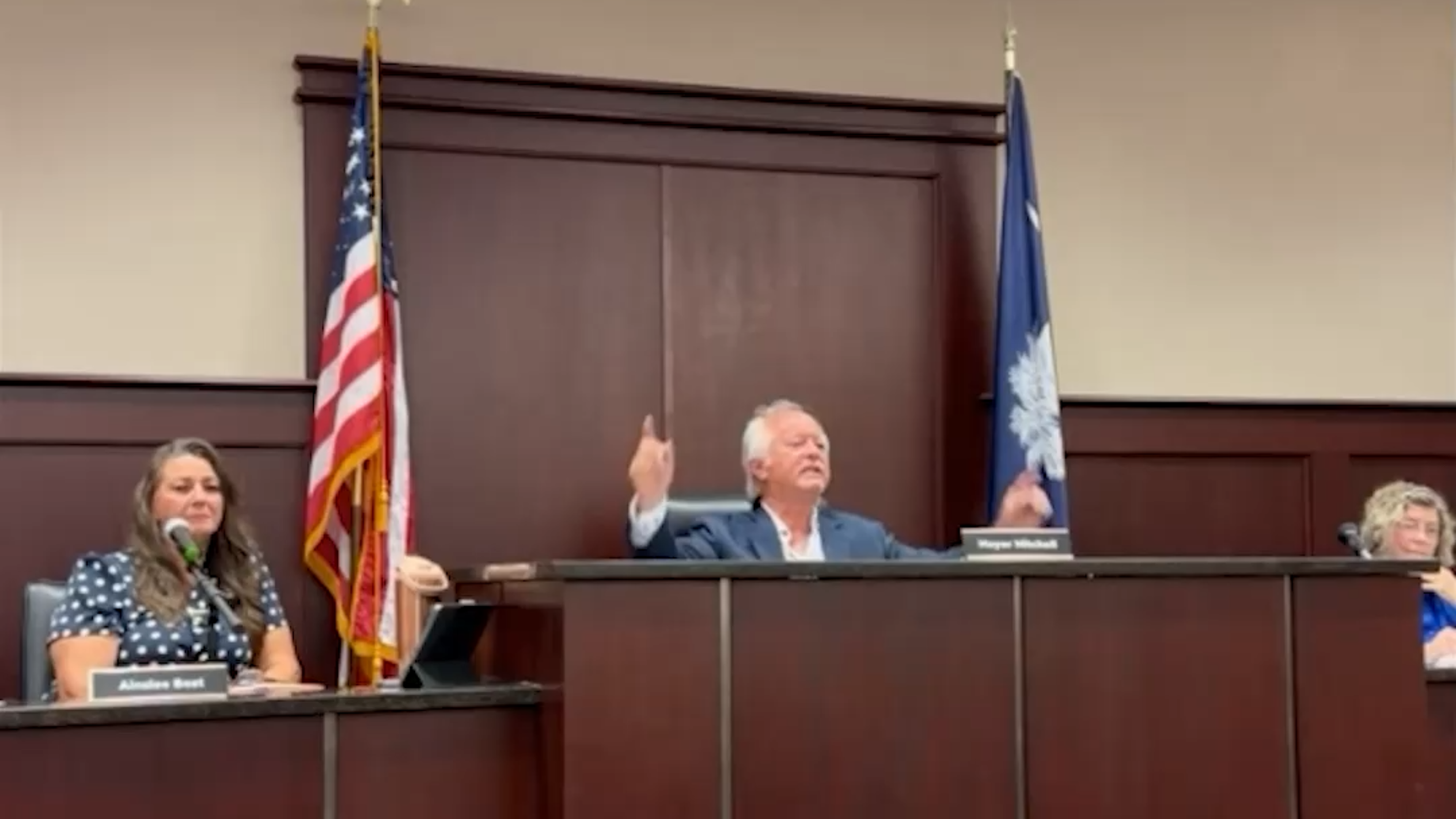 Chapin council members call for mayor's resignation