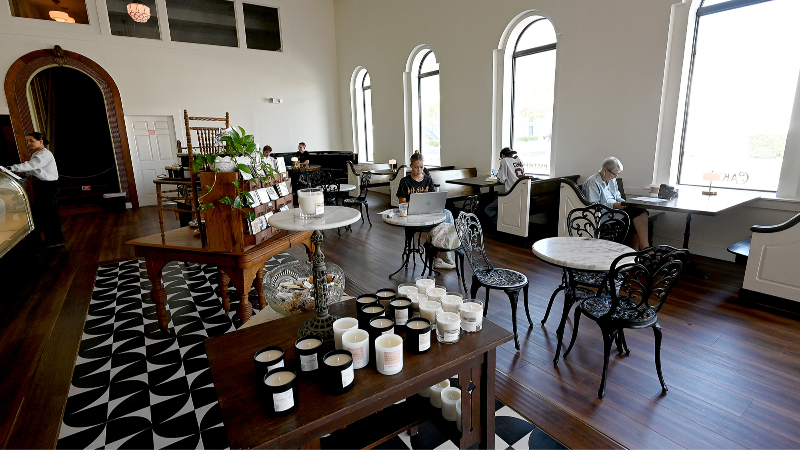 Eclectic and cozy: Eleanor's Coffee & Cakes