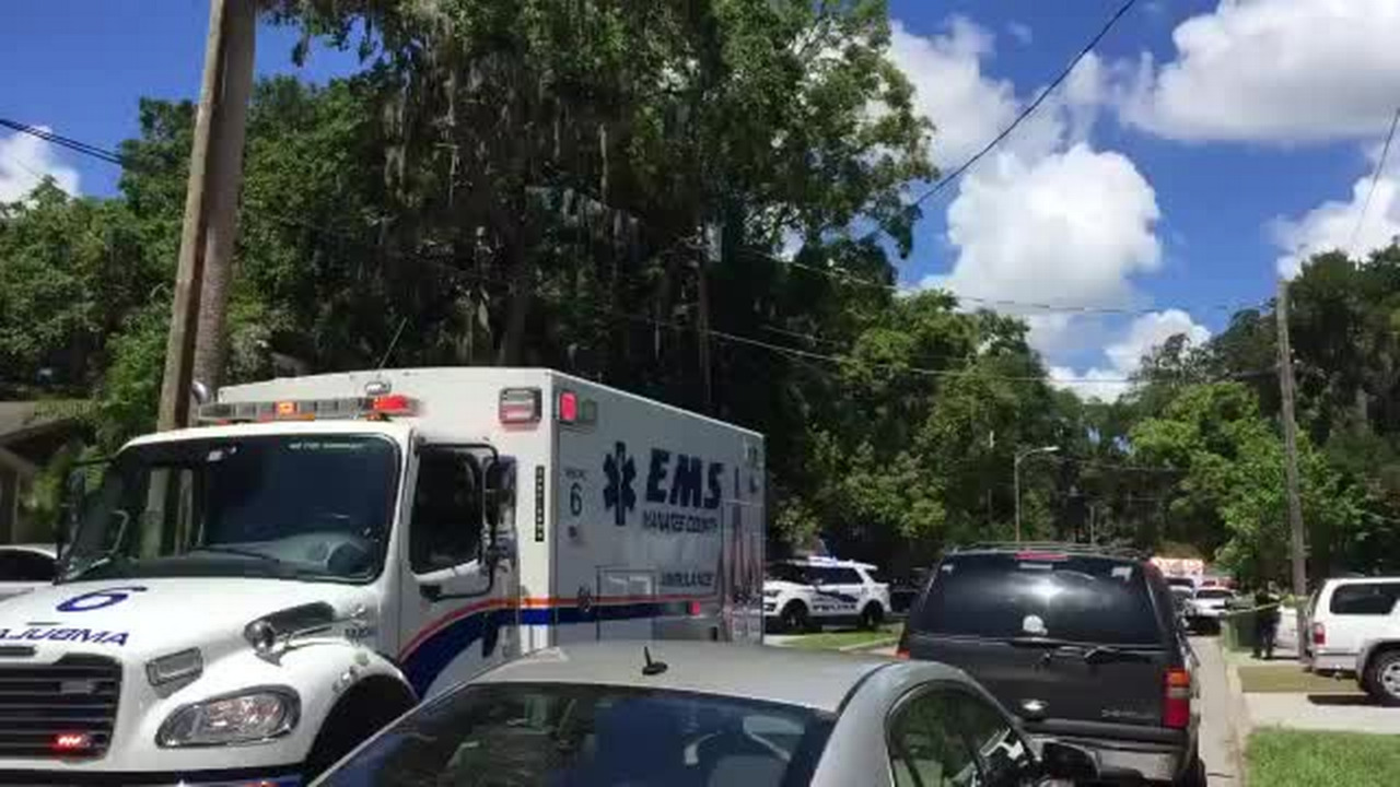 Paramedics, police respond to shooting in Bradenton | Bradenton Herald