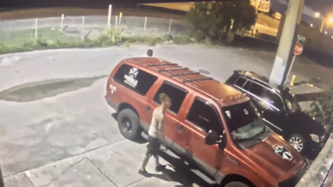Miami police search for vehicle burglars | Miami Herald