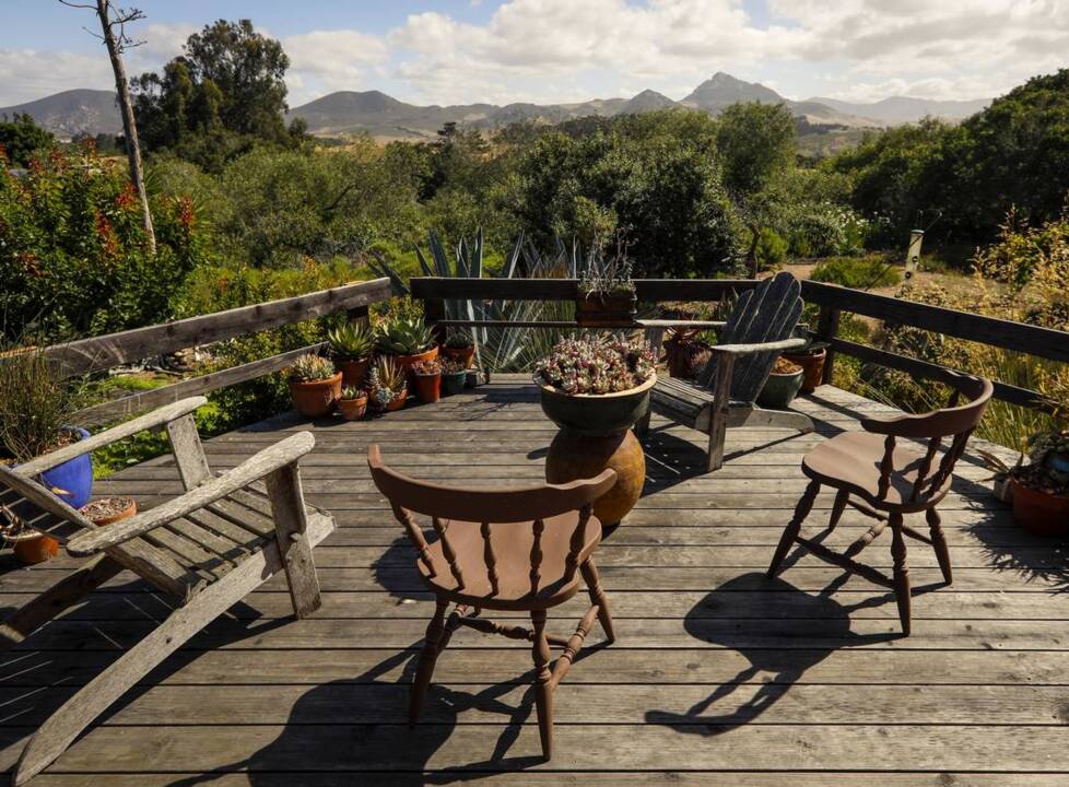 This expansive Los Osos garden reflects couple’s travels around the world