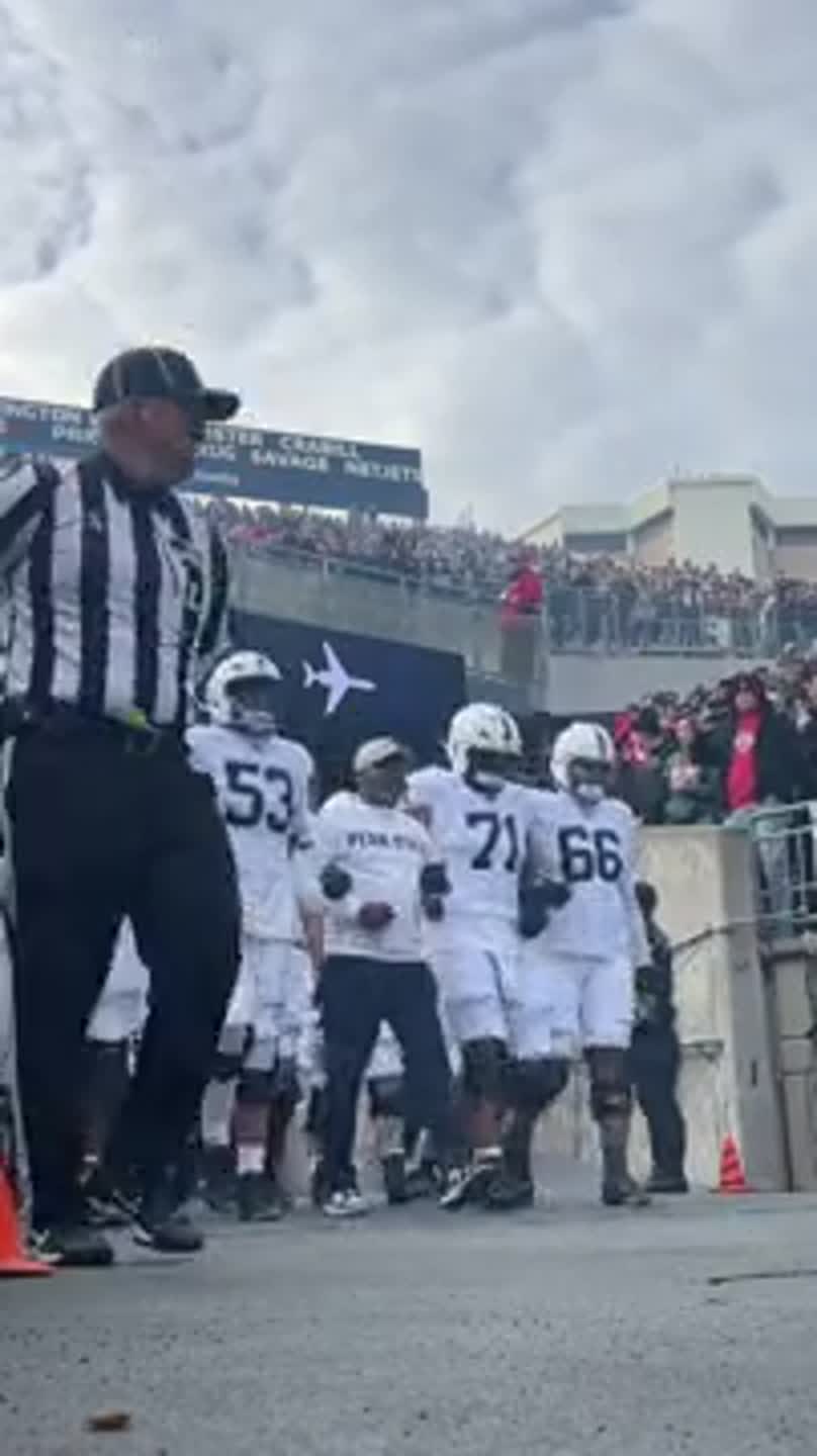 Penn State football runs out to face No. 1 Ohio State