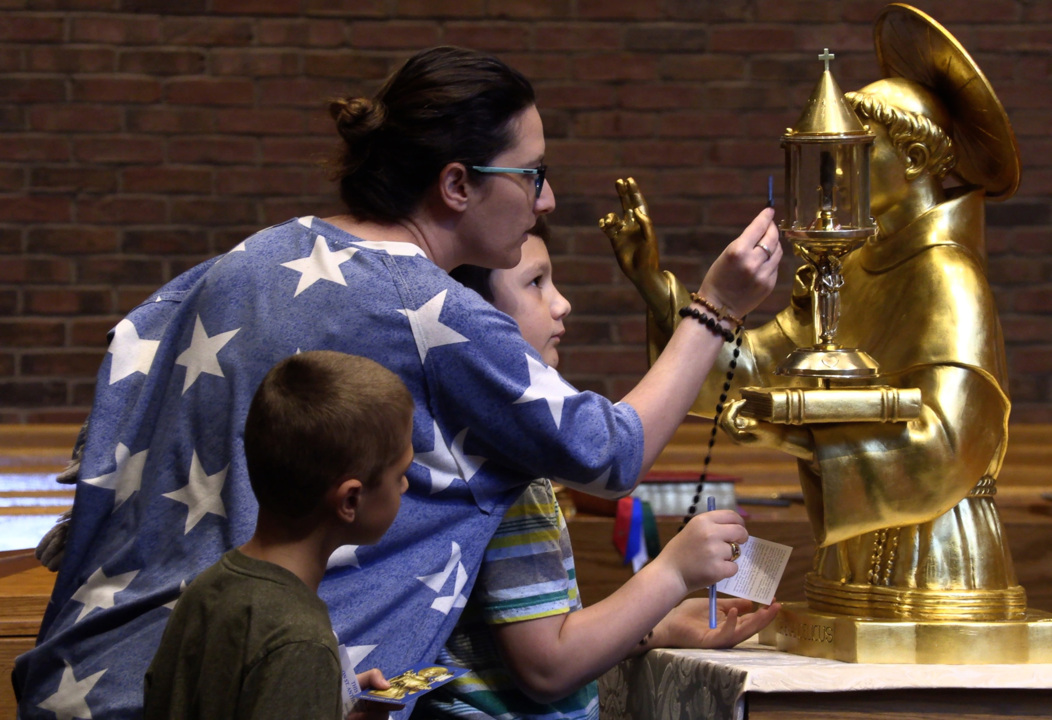 Relics of St. Anthony of Padua visit St. Anne Catholic Church