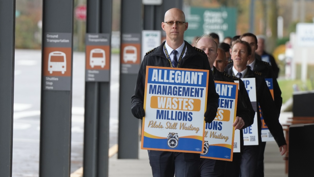 Bellingham Allegiant Air pilots picket for higher wages as part of nationwide action