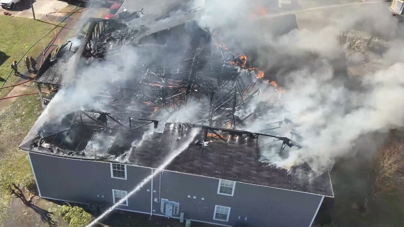 Crews fight fire at Hampton House Apartments