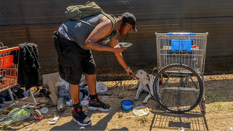 What living at Sacramento’s Roseville Road homeless shelter is like for this dog owner