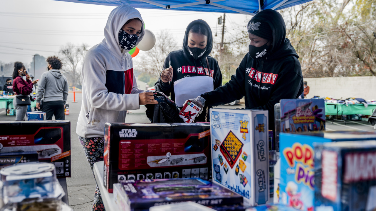 ’Tis the season: Sacramento’s Voice of the Youth donates holiday gifts to local families