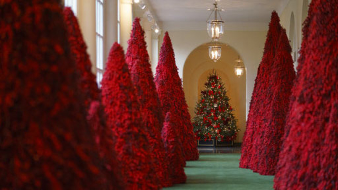 Take a 360-degree tour of the 2018 White House holiday decorations