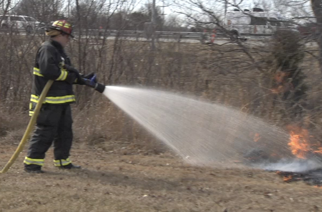 KC area fire departments fight grass fires in Overland Park