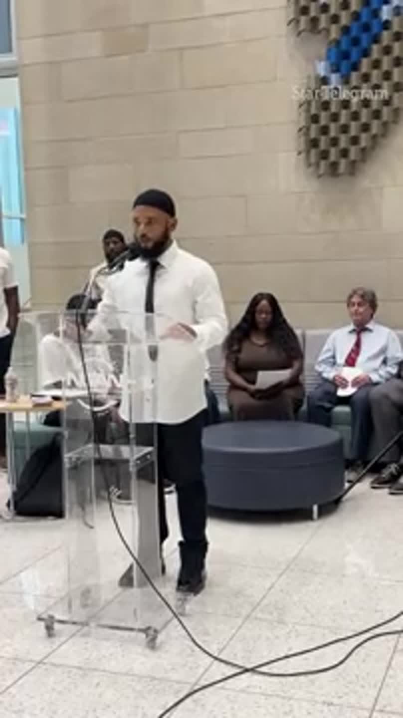Texas man interrupts press conference screaming anti-Muslim beliefs