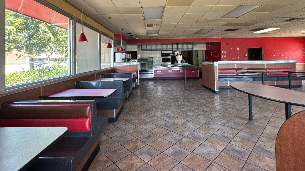 Carl’s Jr. closes Fresno restaurant, Visalia location as part of trend for company