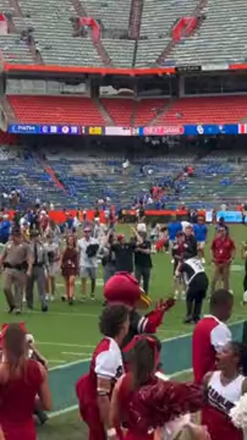 South Carolina celebrates win over Florida