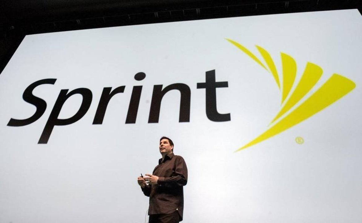Sprint shows first annual profit in 11 years, CEO steps aside to push T-Mobile deal