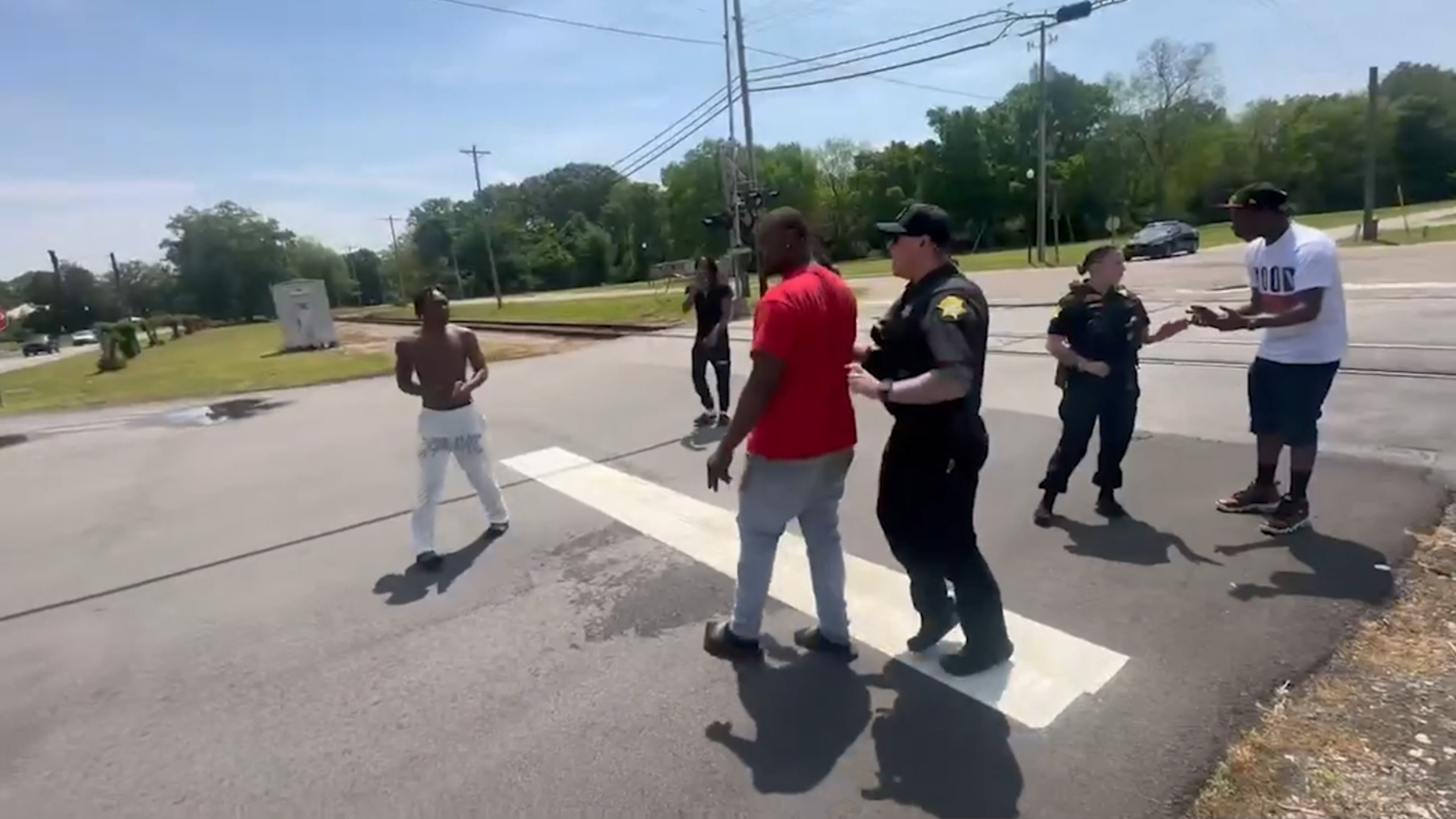 Bystander captures an encounter with Richland County Sheriff's deputies in which Kadeem Robinson is tased