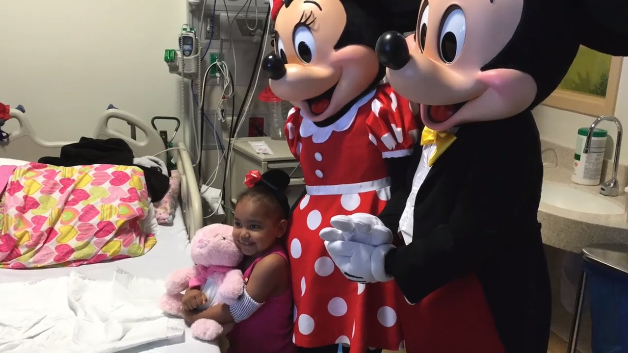 Watch sweet video of Mickey and Minnie Mouse visit children at Sacramento Children’s Center