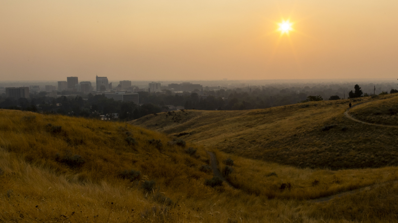 Western wildfires shroud Boise in smoke, poor air quality