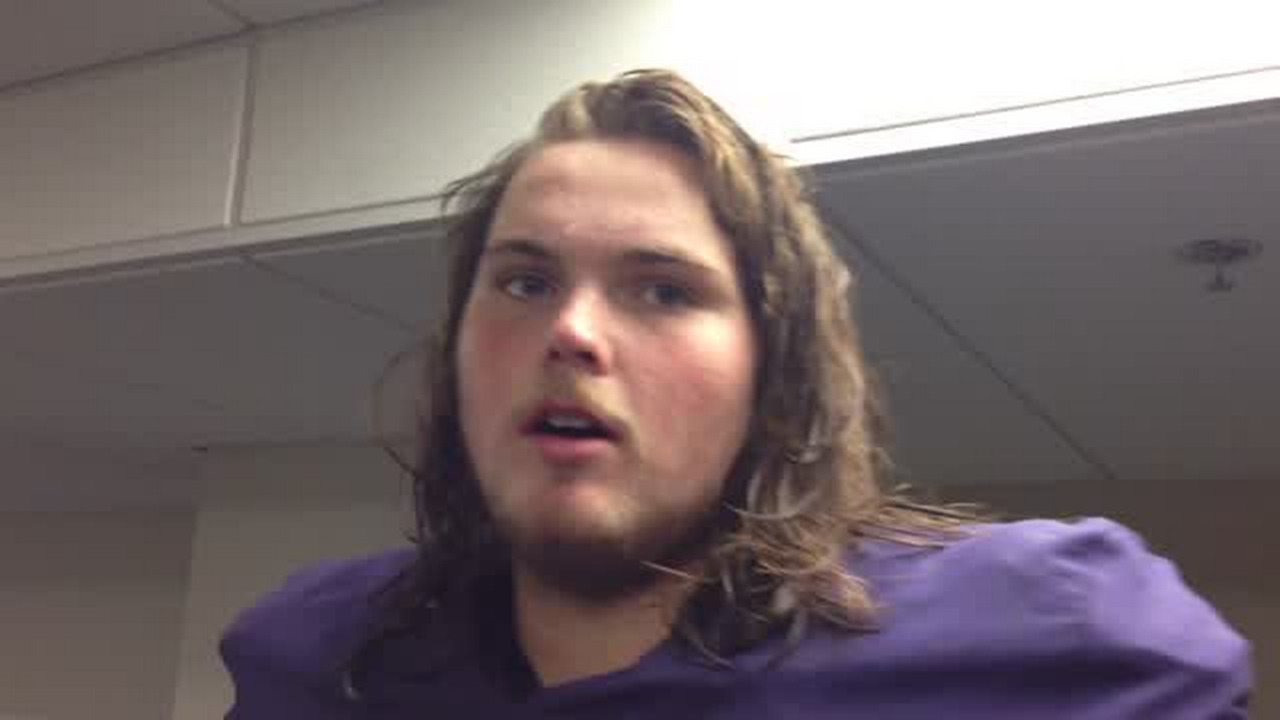 VIDEO: Huskies OL Coleman Shelton after Wednesday practice