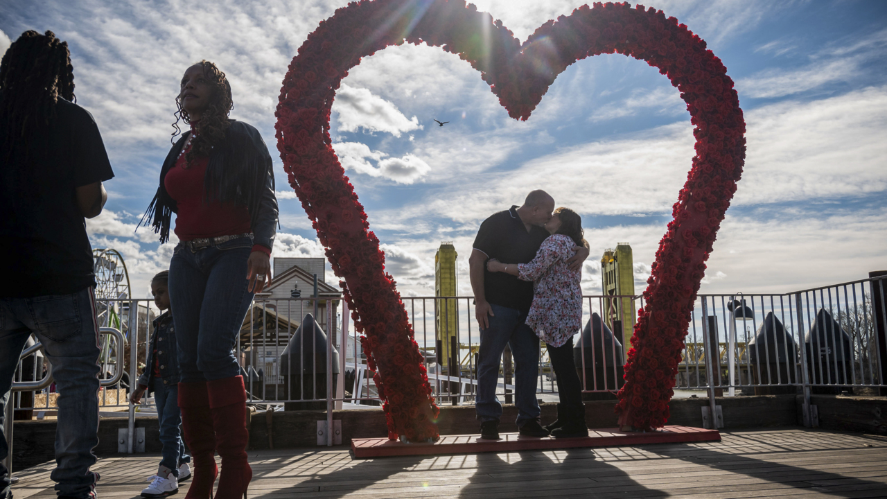 See Valentines Day-themed ‘Heart Arch’ at Old Sacramento Waterfront