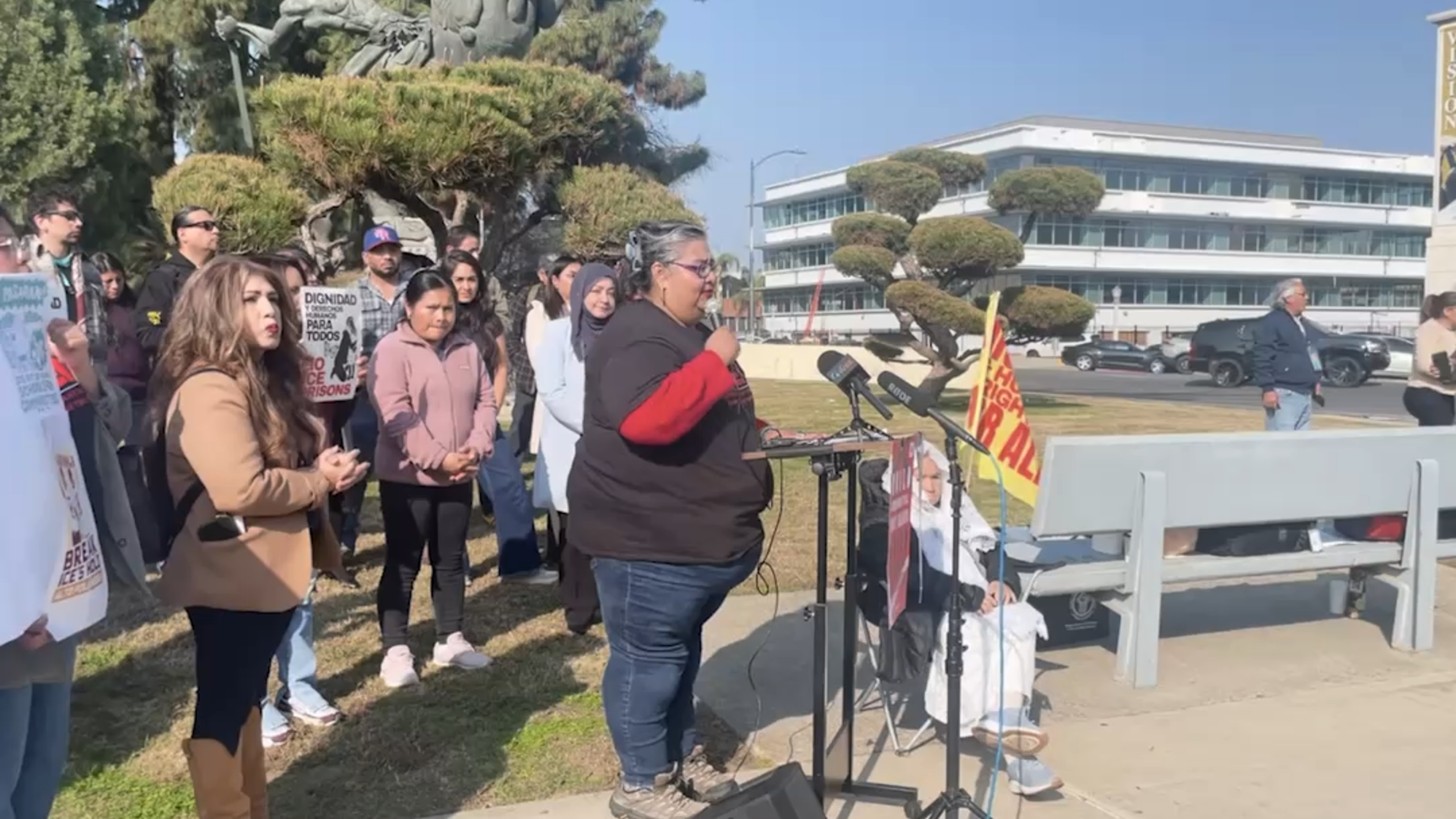 Defensores de los derechos de los inmigrantes critican la defensa que un supervisor de Fresno hizo de la agencia de inmigración ICE