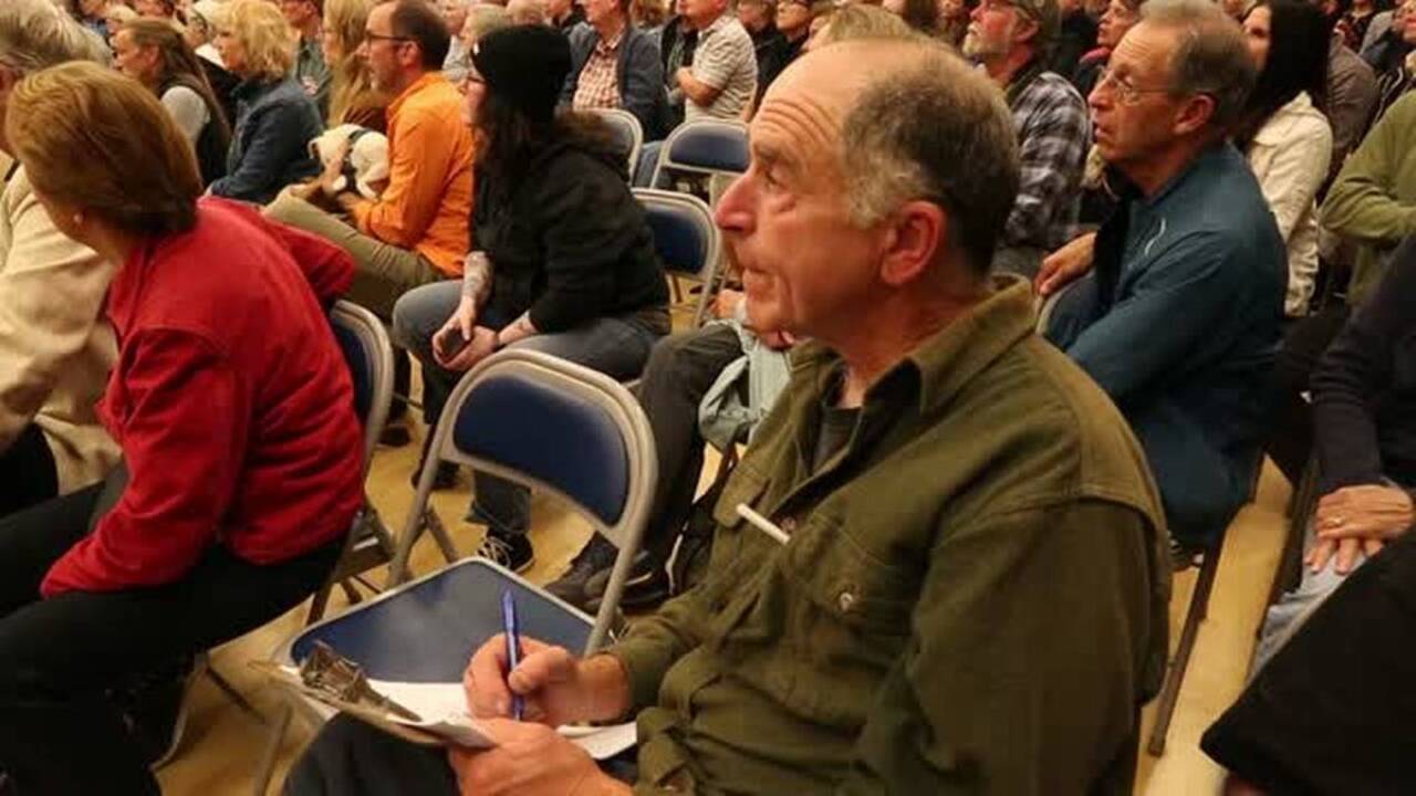 Evacuees, residents pack meeting on Soberanes fire near Big Sur